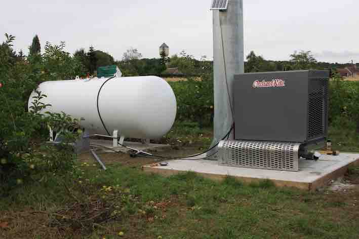 Moteur et reservoir
