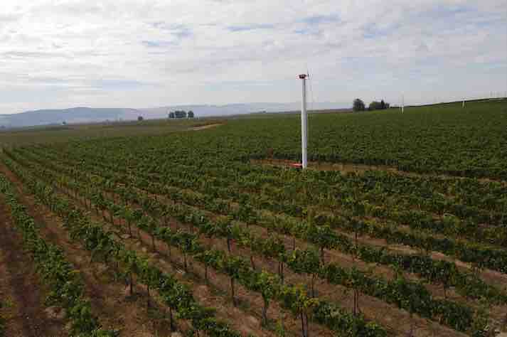 Une machine dans le verger